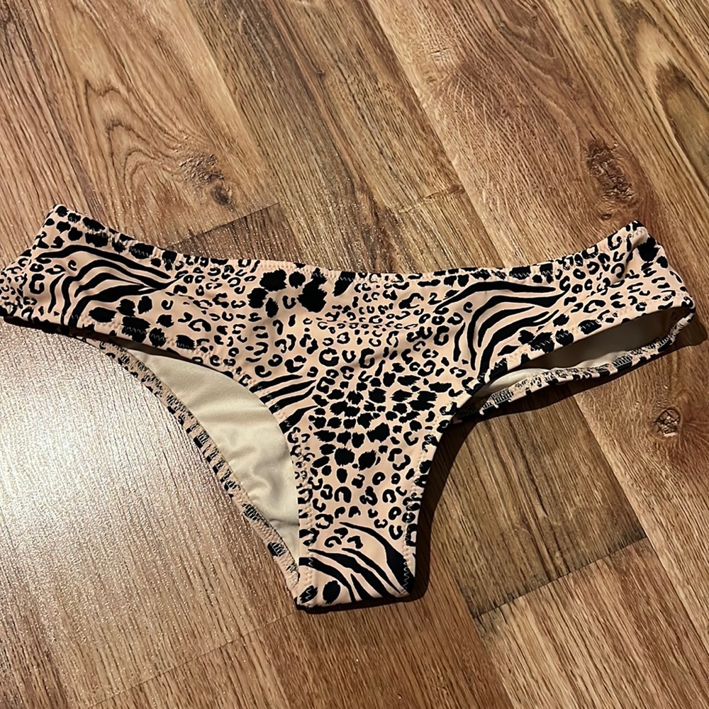 Victoria’s Secret Swim, Scrunch bottom, Cheetah